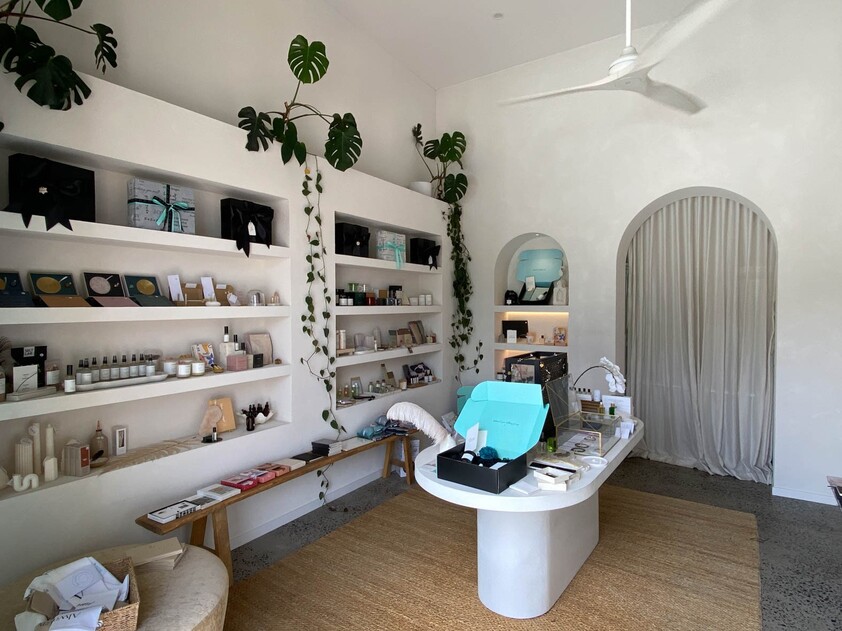 Retail showroom plus office