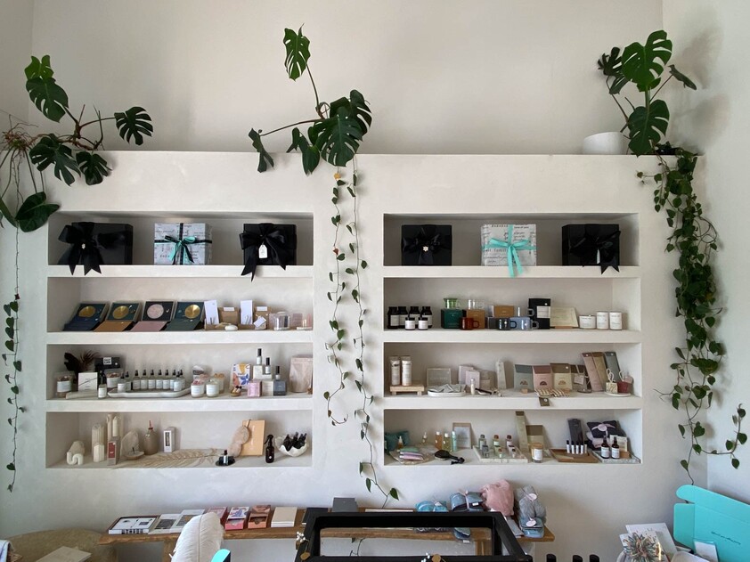 Retail showroom plus office