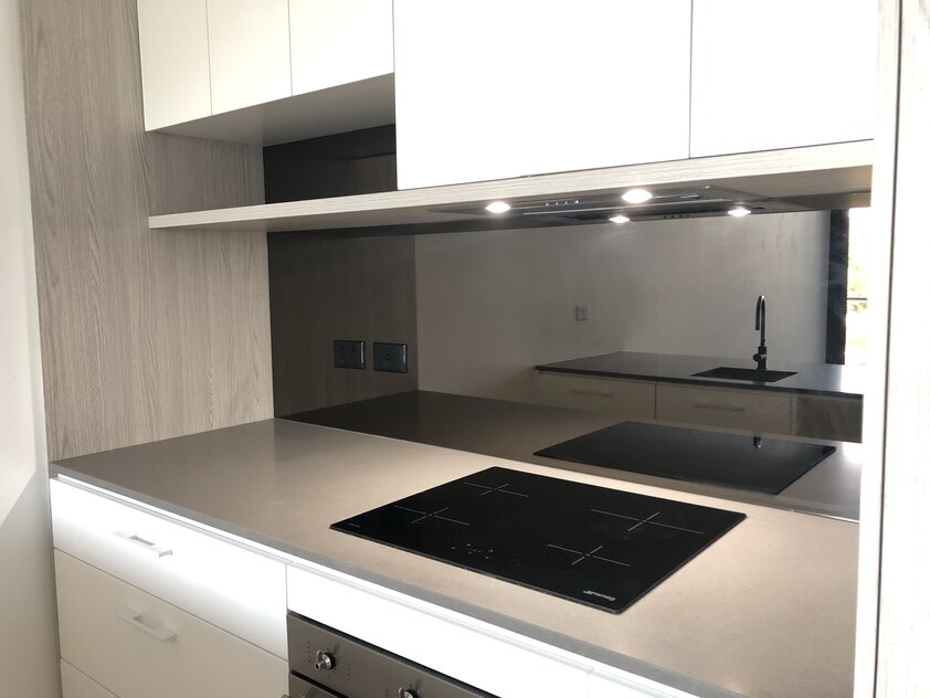 $580 per week Available from 12th March 2023. Superb unobstructed views, north-east facing.