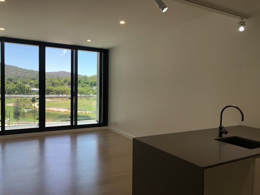 $580 per week Available from 12th March 2023. Superb unobstructed views, north-east facing.