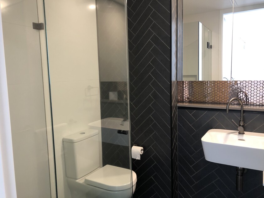 $580 per week Available from 12th March 2023. Superb unobstructed views, north-east facing.