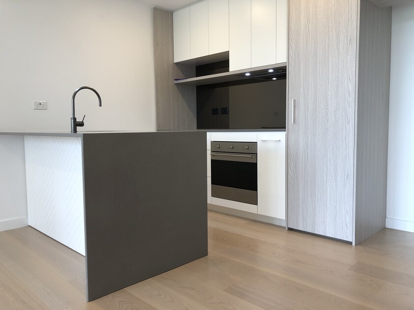 $580 per week Available from 12th March 2023. Superb unobstructed views, north-east facing.