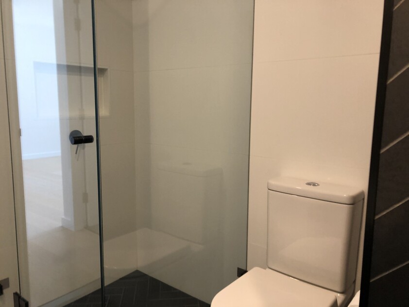 $580 per week Available from 12th March 2023. Superb unobstructed views, north-east facing.