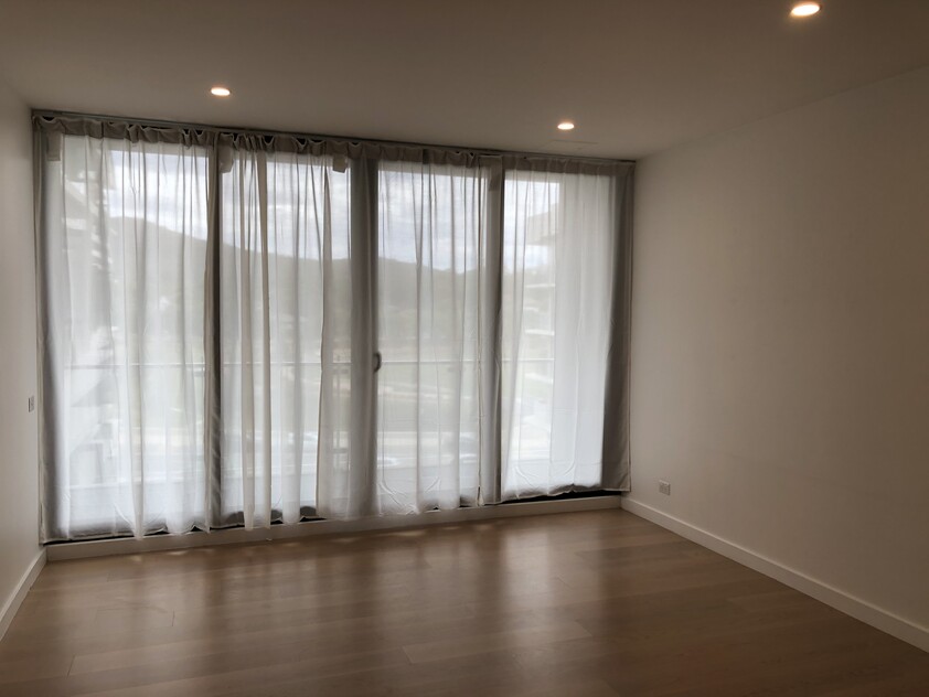 $580 per week Available from 12th March 2023. Superb unobstructed views, north-east facing.