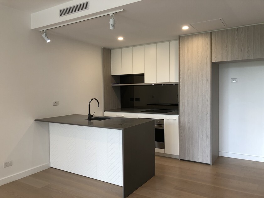 $580 per week Available from 12th March 2023. Superb unobstructed views, north-east facing.