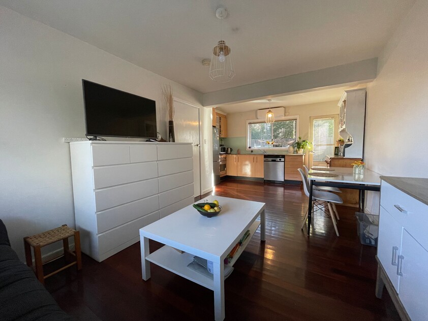 Sunny Apartment in the Perfect Location!