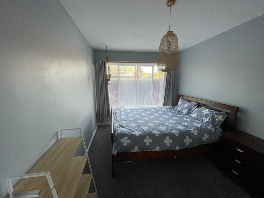 Sunny Apartment in the Perfect Location!