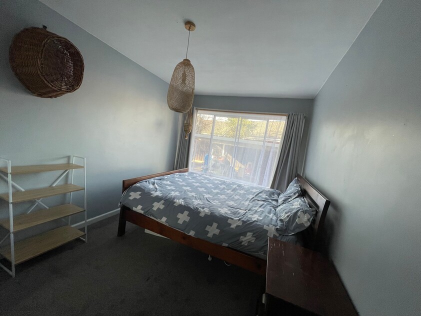 Sunny Apartment in the Perfect Location!