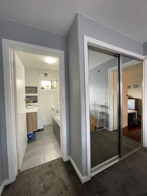 Sunny Apartment in the Perfect Location!