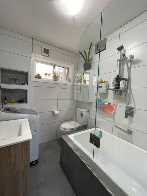 Sunny Apartment in the Perfect Location!