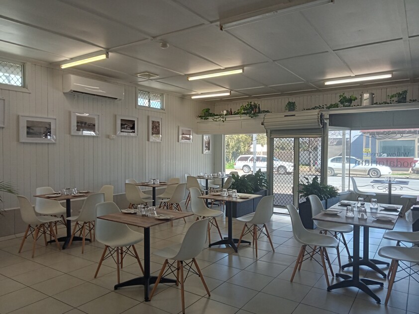 Freehold licensed Cafe / Restaurant with lifestyle floor plan