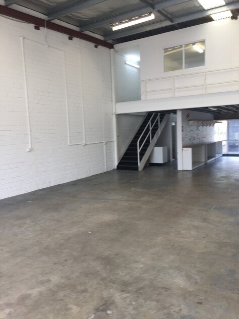 OUTSTANDING WAREHOUSE AVAILABLE NOW
