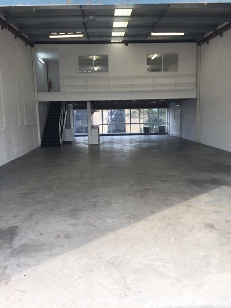 OUTSTANDING WAREHOUSE AVAILABLE NOW