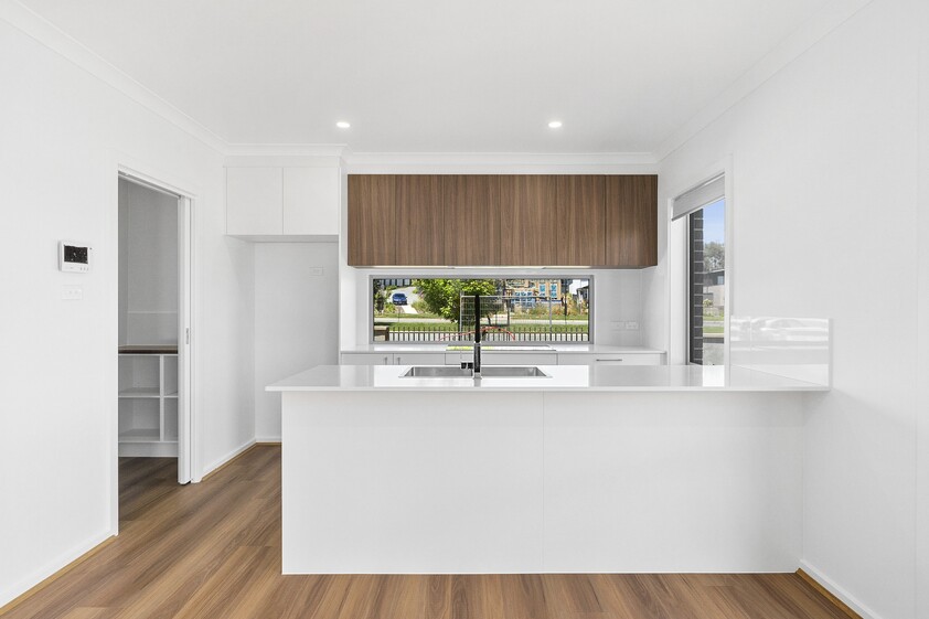 Brand New Luxurious Family House for Lease!