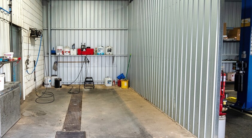 FREEHOLD PREMISES IN PROMINENT POSITION WITH SOLID MOTORCYCLE DEALERSHIP BUSINESS