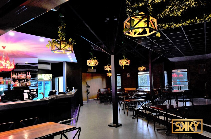Night club / Pub with full commercial kitchen / Must be sold - Put in an Offer!