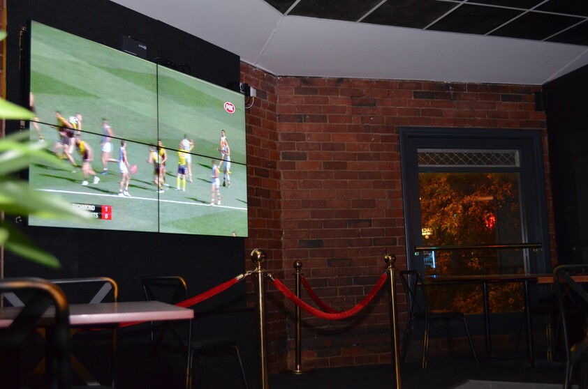 Night club / Pub with full commercial kitchen / Must be sold - Put in an Offer!