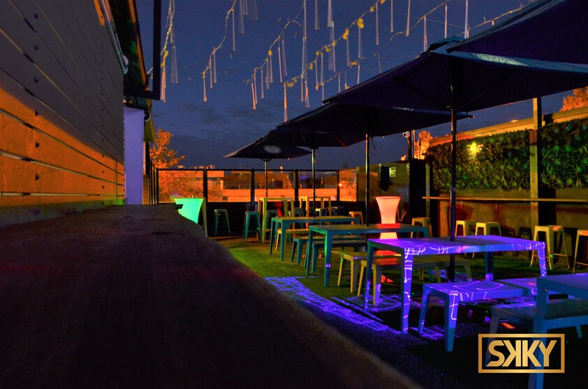 Night club / Pub with full commercial kitchen / Must be sold - Put in an Offer!