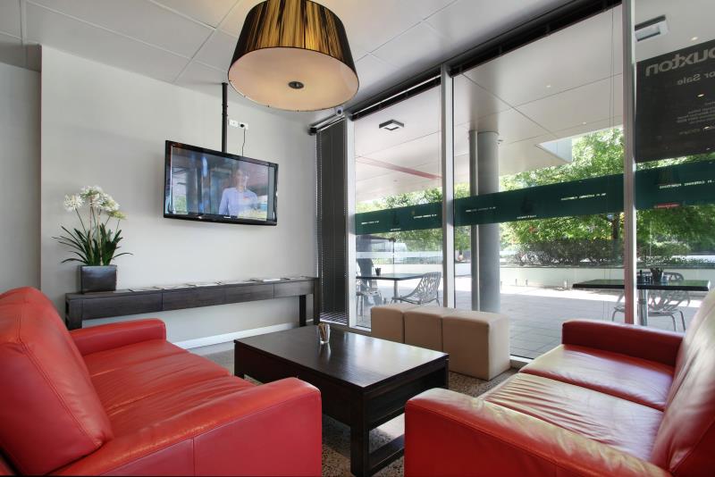 Turn Key Operation Cafe/Restaurant/Function Venue For Sale in Modern Business Park