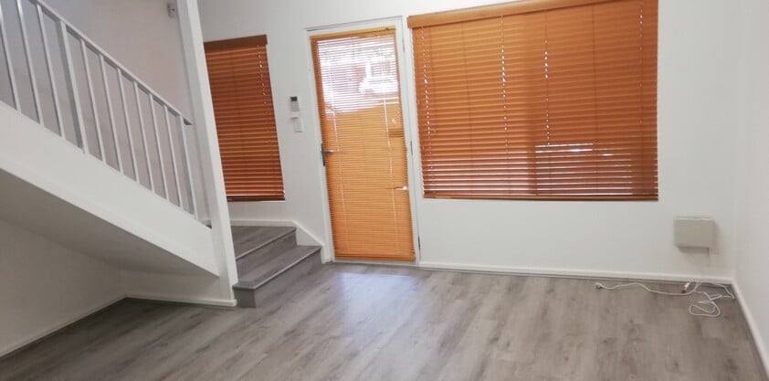 Modern Office With Outstanding Exposure to Canning High way!