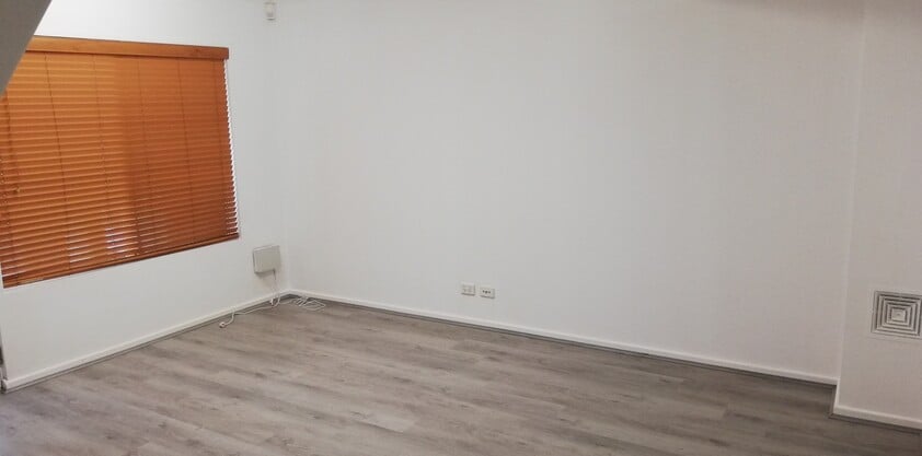 Modern Office With Outstanding Exposure to Canning High way!
