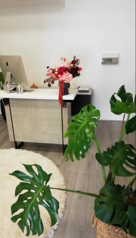 Modern Office With Outstanding Exposure to Canning High way!