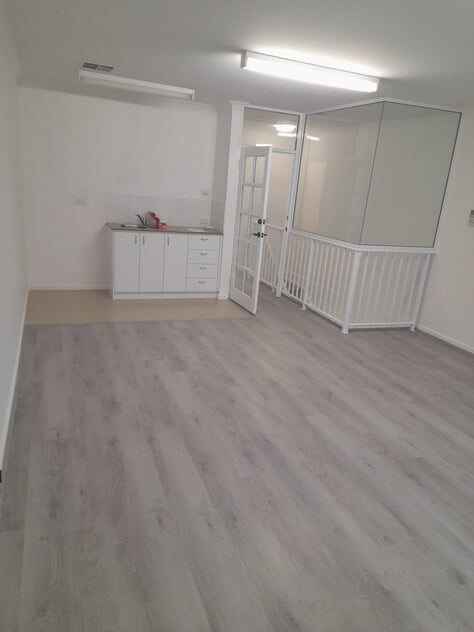 Modern Office With Outstanding Exposure to Canning High way!
