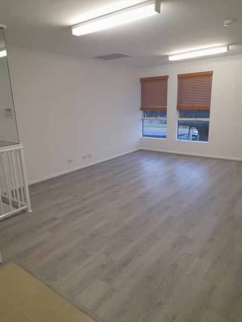 Modern Office With Outstanding Exposure to Canning High way!