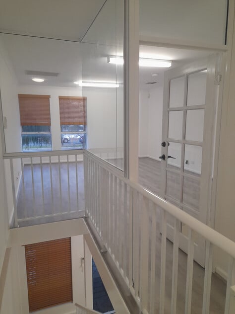 Modern Office With Outstanding Exposure to Canning High way!