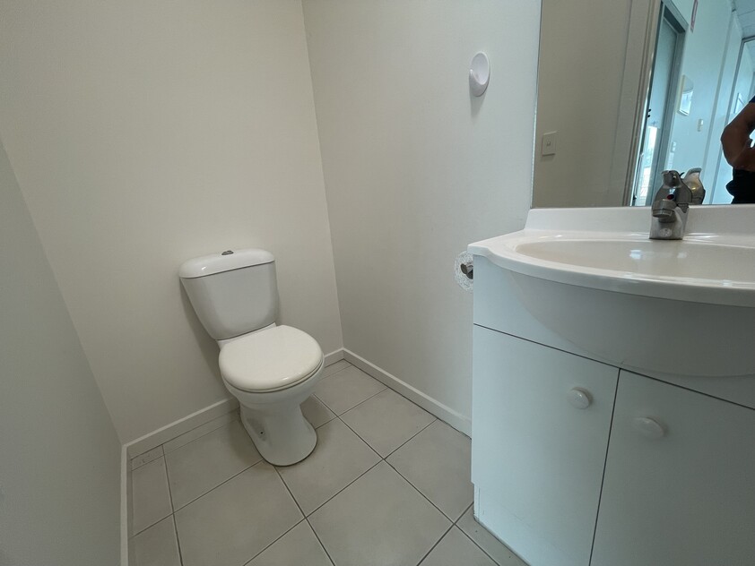 TREATMENT ROOMS/OFFICE/MEDICAL - LANDLORD INCENTIVES