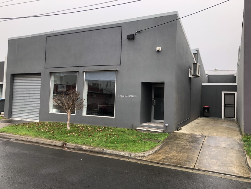 Superbly located Warehouse / Office in Cheltenham