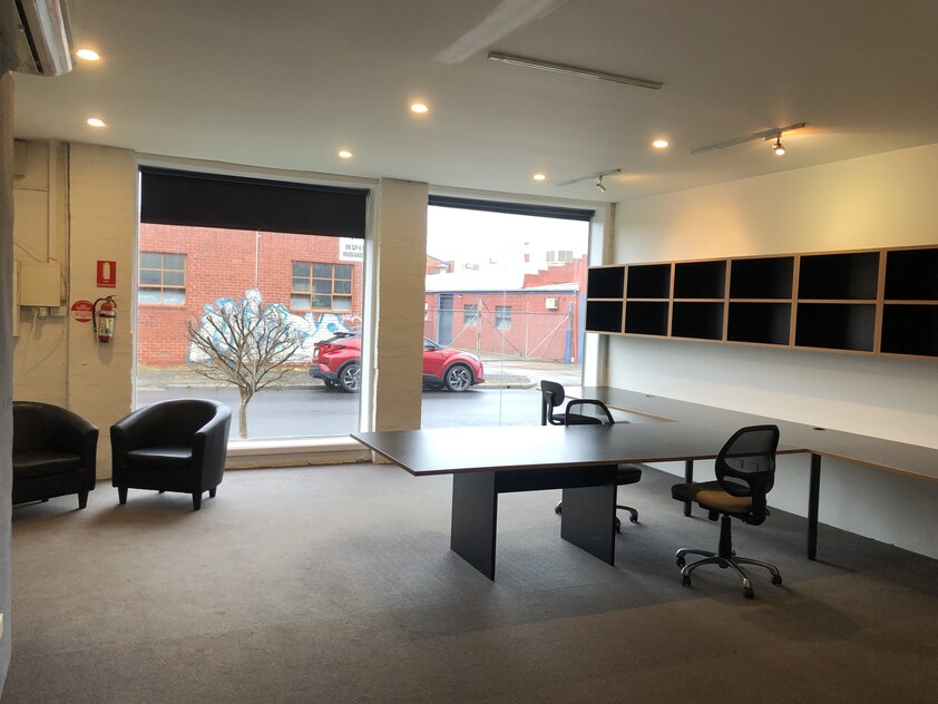 Superbly located Warehouse / Office in Cheltenham