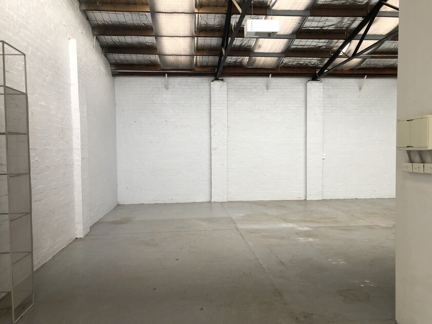 Superbly located Warehouse / Office in Cheltenham