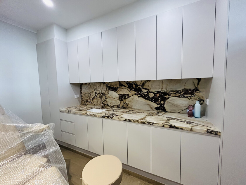 READY TO GO Premium Retails/Clinic /Showroom/Consulting/Restaurant Priced to lease quickly