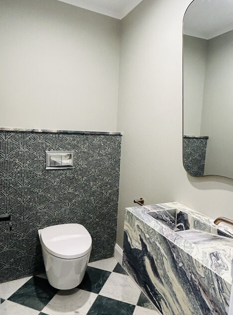 READY TO GO Premium Retails/Clinic /Showroom/Consulting/Restaurant Priced to lease quickly