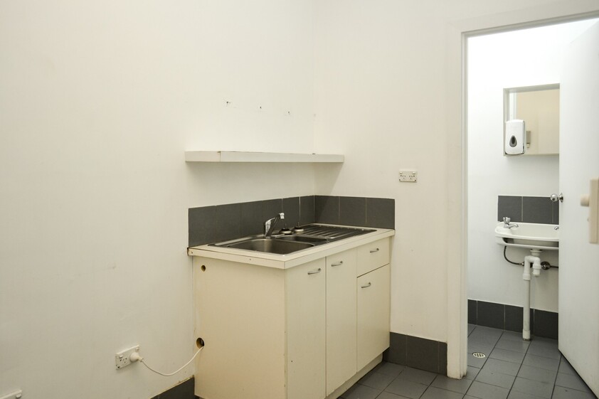 56 SQM SHOP OPPORTUNITY ON EBENEZER PLACE