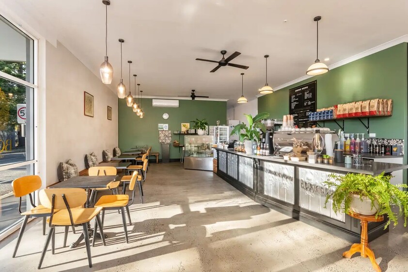**Easy-to-Run Cafe with Growth Potential**
