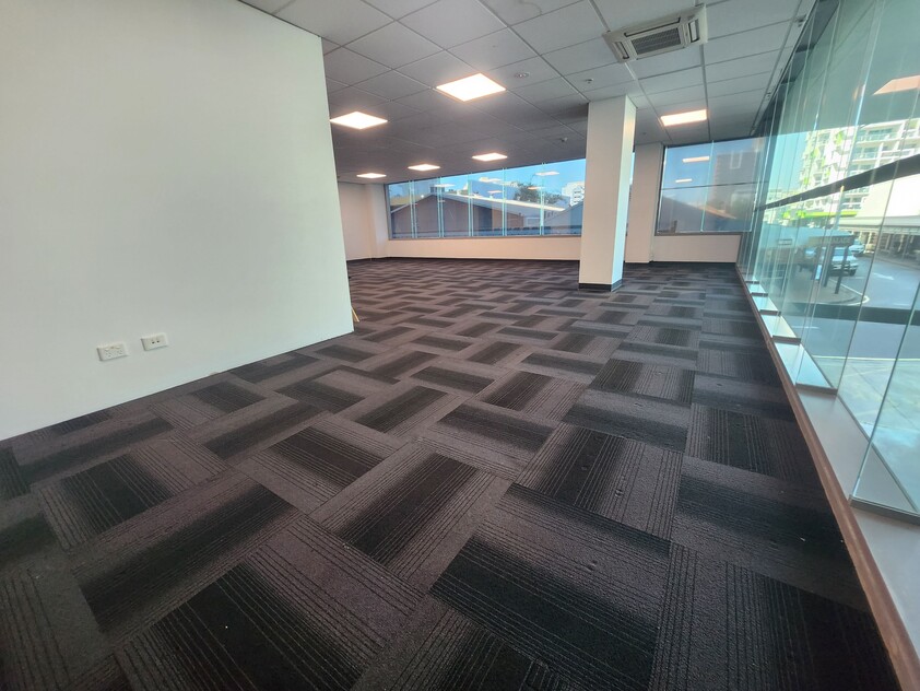 Commercial Space Available: Prime Location, Endless Possibilities!