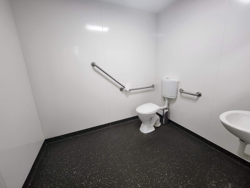 Commercial Space Available: Prime Location, Endless Possibilities!