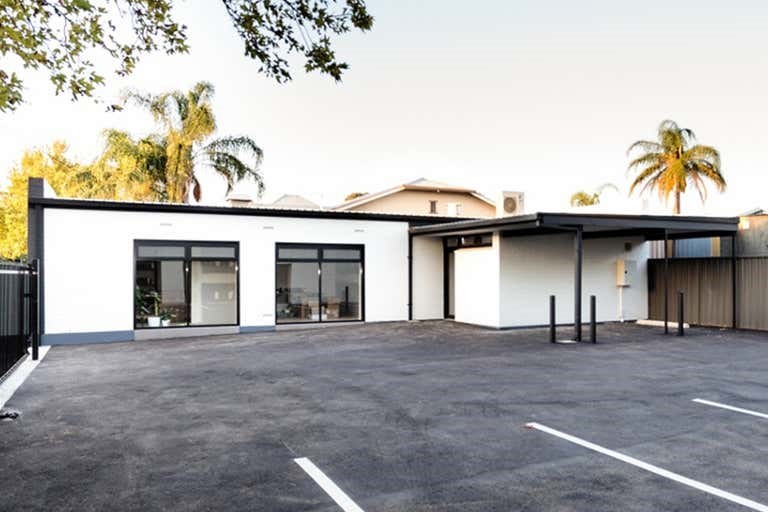 FANTASTIC BOUTIQUE OFFICE OR STUDIO