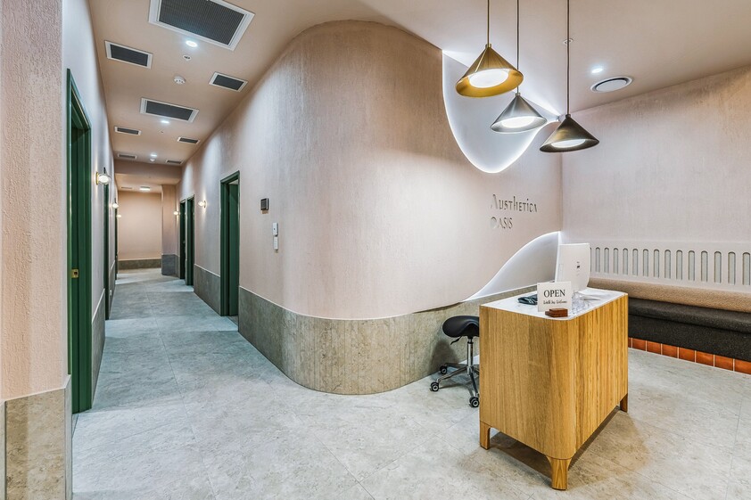 Exciting Leasing Opportunity for Hair, Beauty & Wellness Professionals!