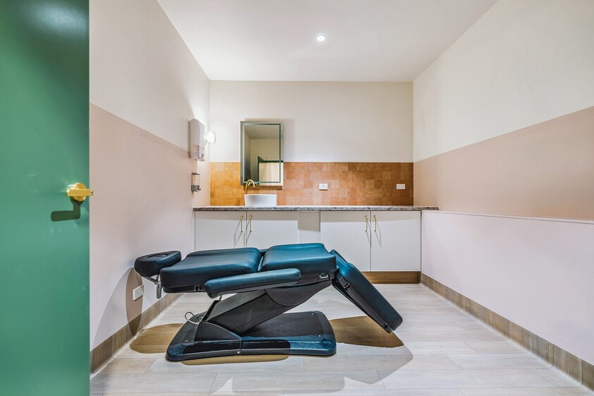 Exciting Leasing Opportunity for Hair, Beauty & Wellness Professionals!
