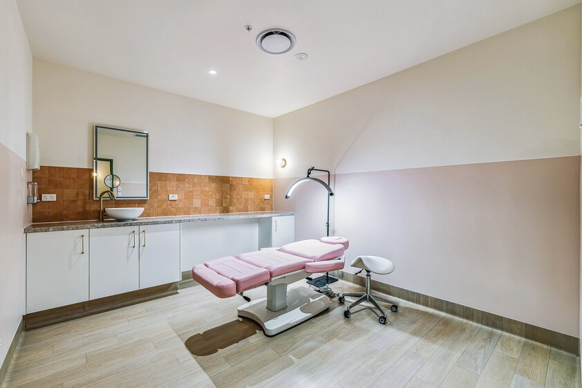 Exciting Leasing Opportunity for Hair, Beauty & Wellness Professionals!