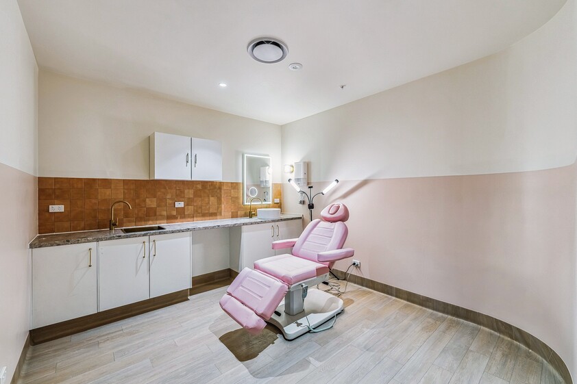 Exciting Leasing Opportunity for Hair, Beauty & Wellness Professionals!