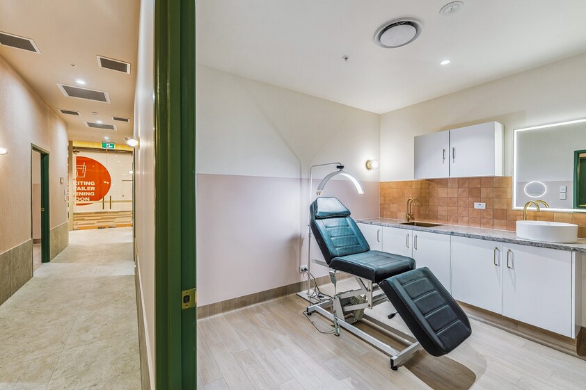 Exciting Leasing Opportunity for Hair, Beauty & Wellness Professionals!