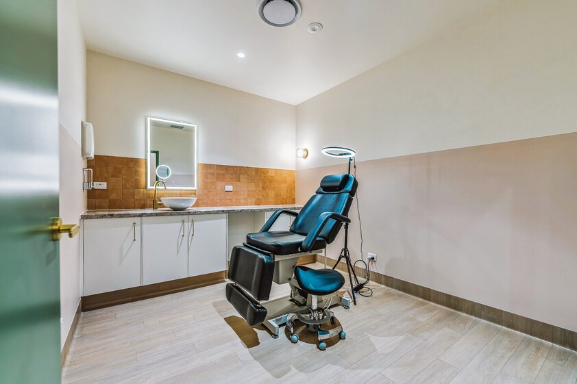 Exciting Leasing Opportunity for Hair, Beauty & Wellness Professionals!