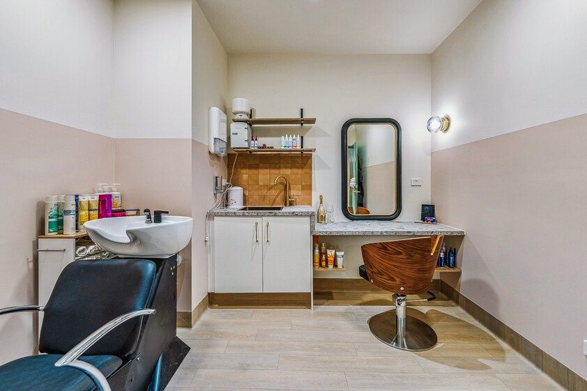 Exciting Leasing Opportunity for Hair, Beauty & Wellness Professionals!