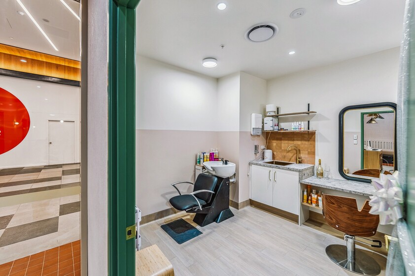 Exciting Leasing Opportunity for Hair, Beauty & Wellness Professionals!