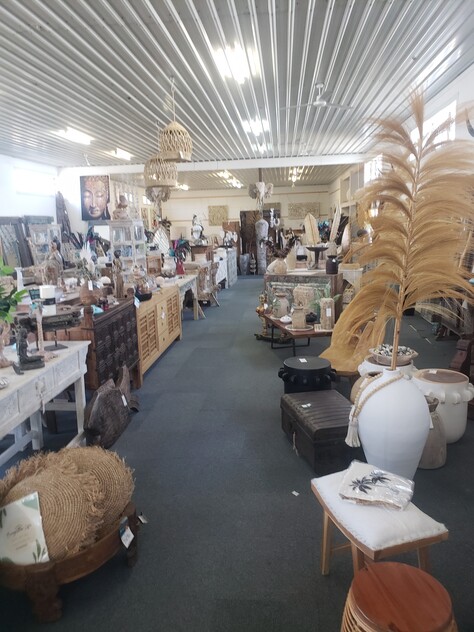 High Exposure 500sq mtr open showroom with many surrounding Businesses.