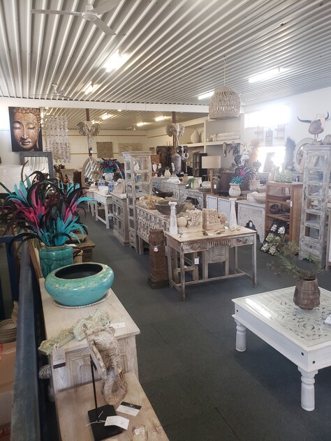 High Exposure 500sq mtr open showroom with many surrounding Businesses.